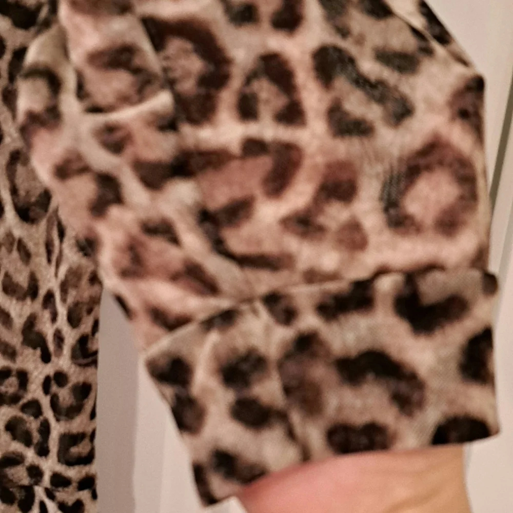 Chico's mesh top blouse lightweight Animal Print nylon size 1